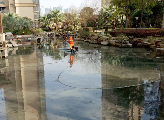 临沧景观池淤泥清理